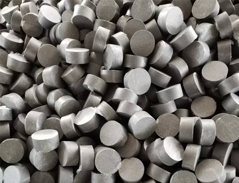 Compresse di additivi per leghe di alluminio